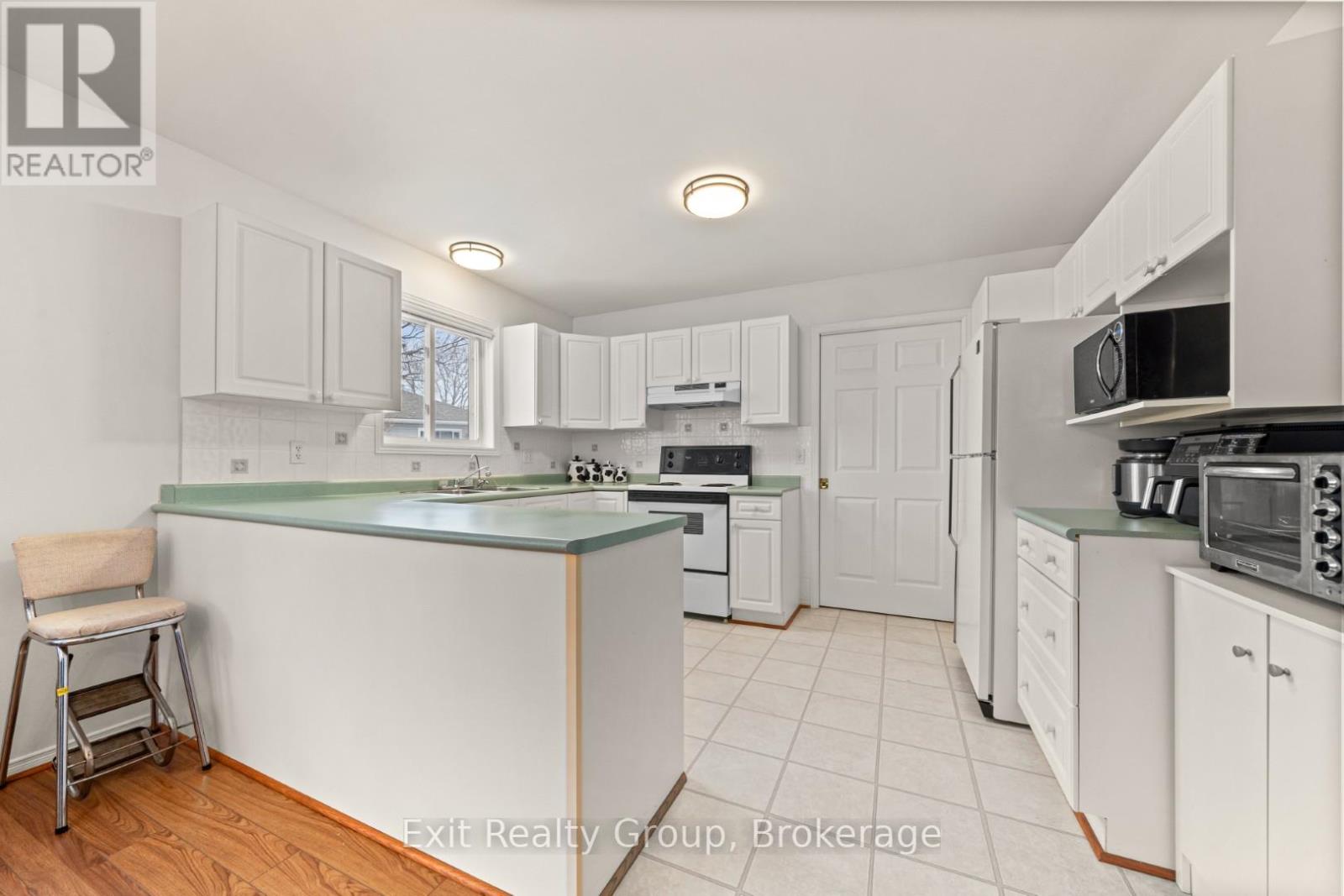 7 CRETNEY DRIVE - 18