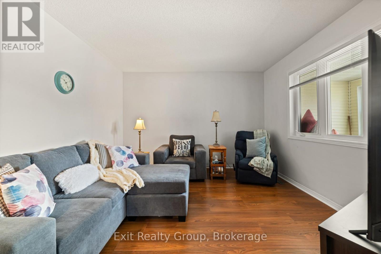 7 CRETNEY DRIVE - 23