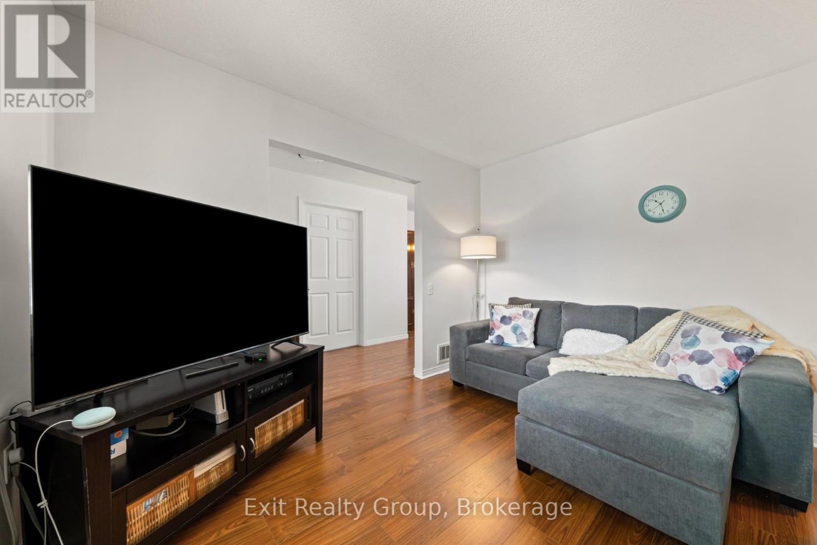 7 CRETNEY DRIVE - 28