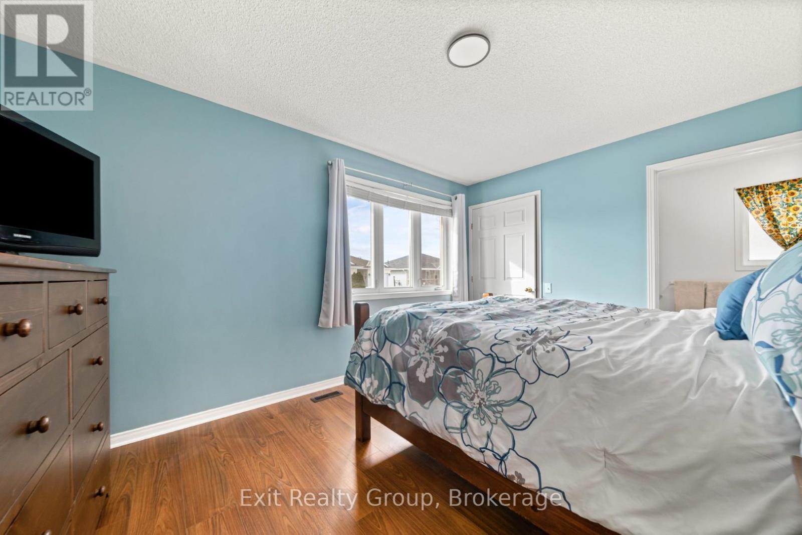 7 CRETNEY DRIVE - 30