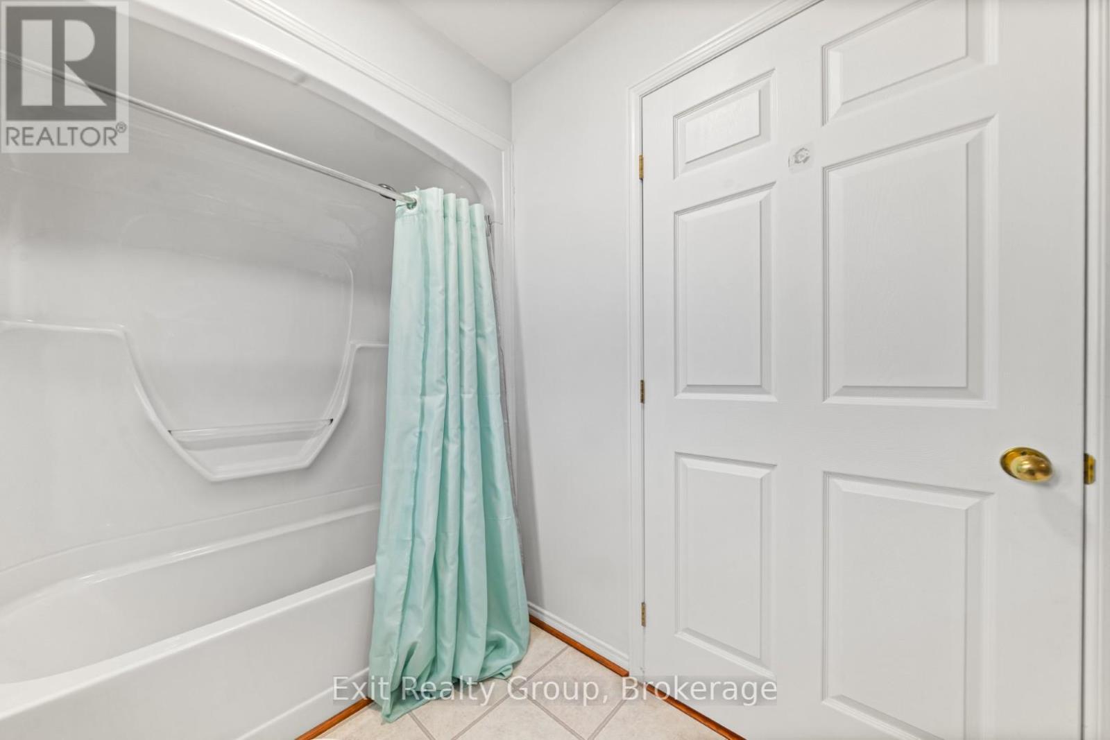 7 CRETNEY DRIVE - 36