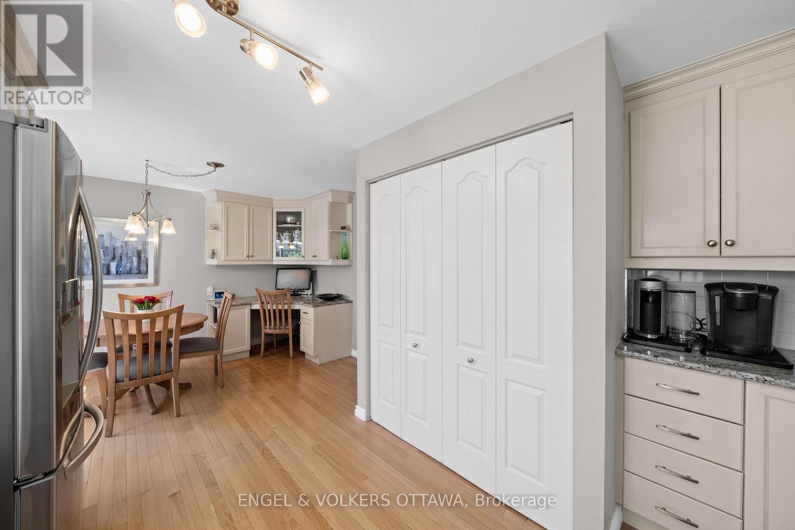 #27 1986 SUMMERFIELDS CRESCENT - 16