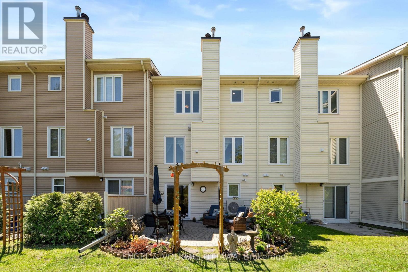 #27 1986 SUMMERFIELDS CRESCENT - 33