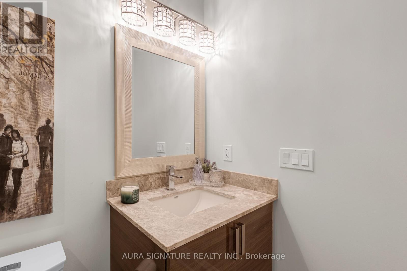 #1004 59 ANNIE CRAIG DRIVE - 30
