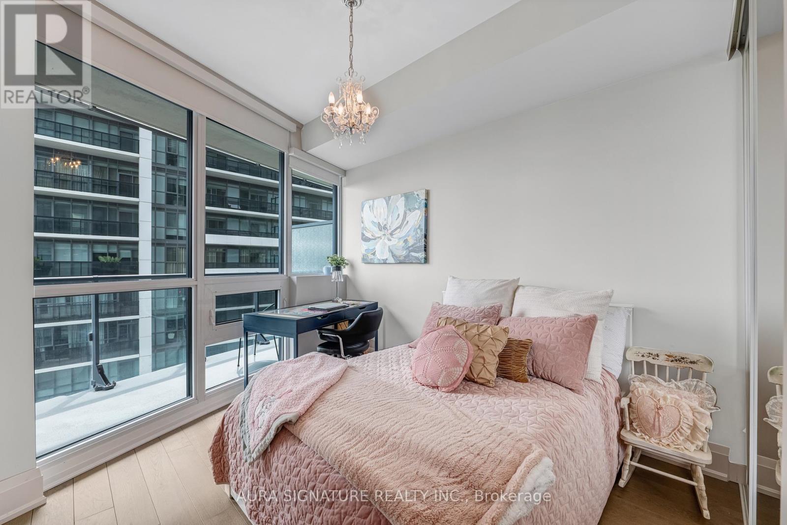 #1004 59 ANNIE CRAIG DRIVE - 35