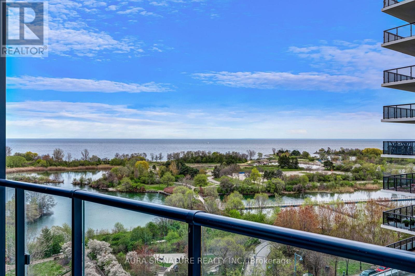 #1004 59 ANNIE CRAIG DRIVE - 39