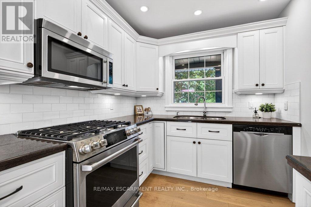 350 EAST SIDE CRESCENT - 14
