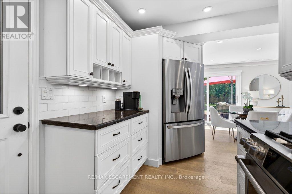 350 EAST SIDE CRESCENT - 15
