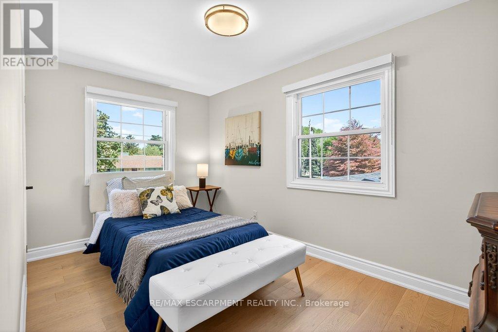 350 EAST SIDE CRESCENT - 24