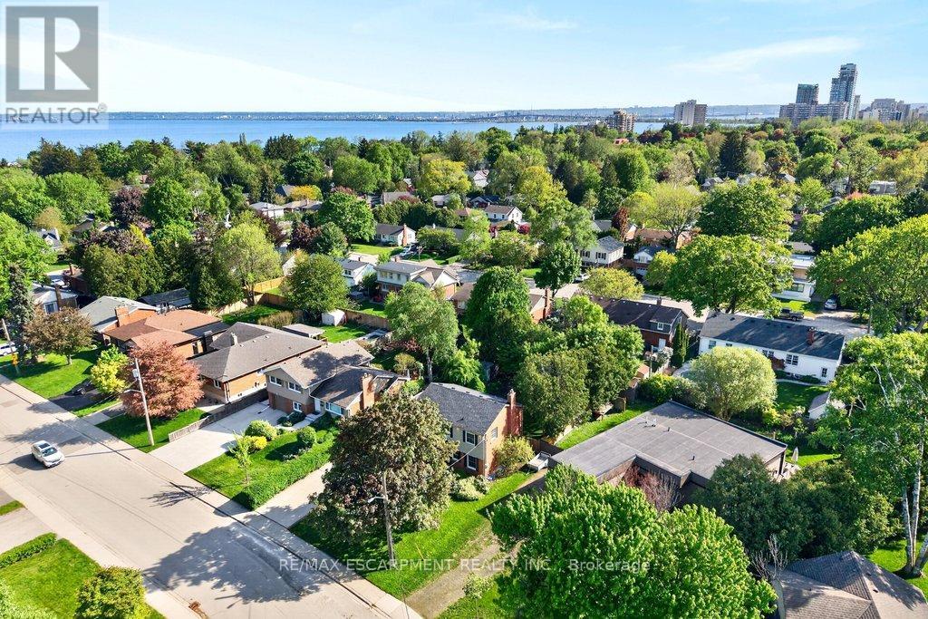 350 EAST SIDE CRESCENT - 43