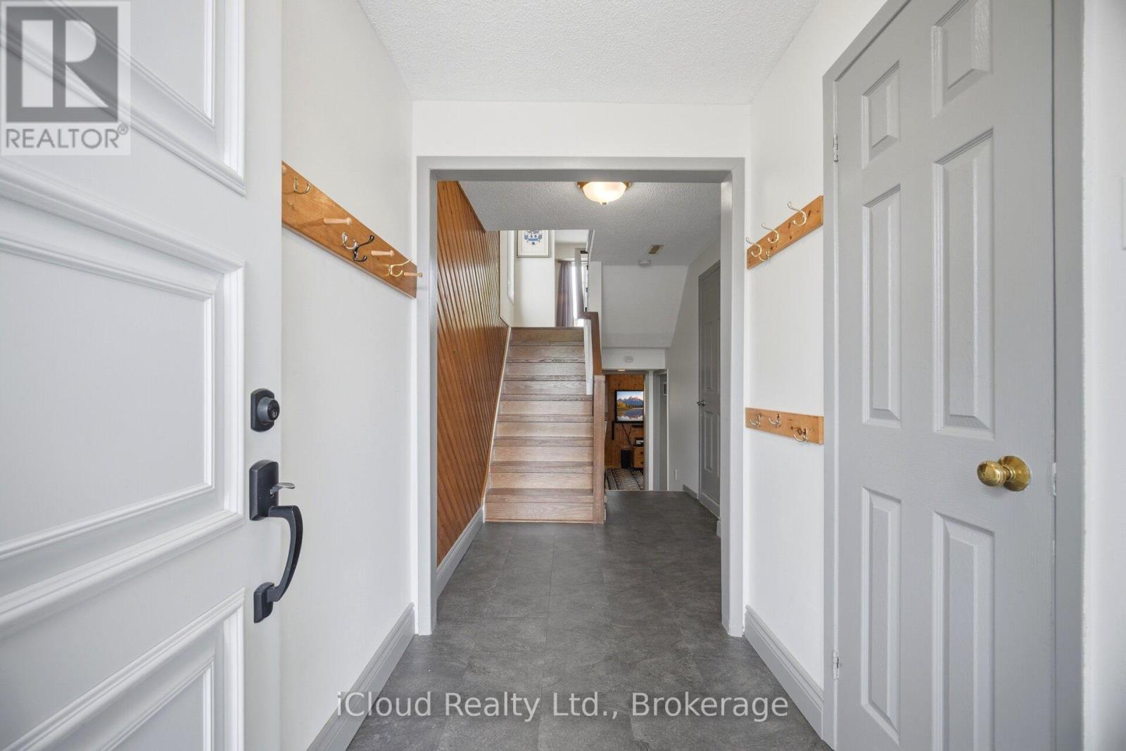 82 ENGLISH STREET - 10