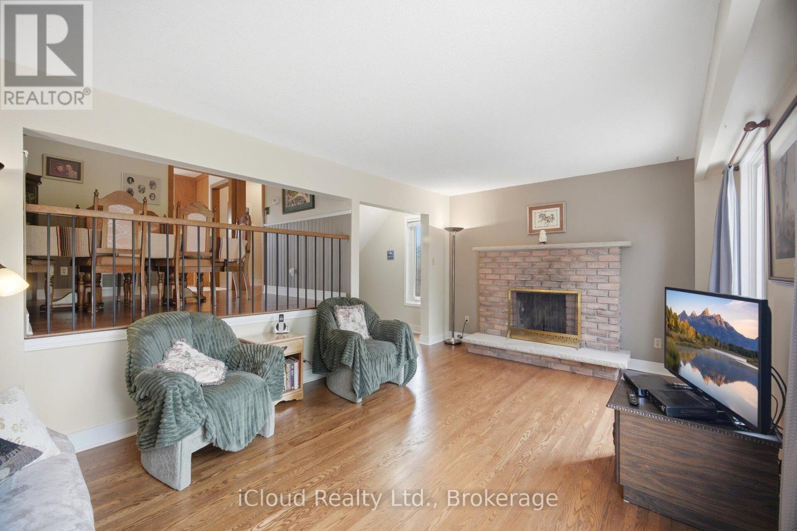82 ENGLISH STREET - 13