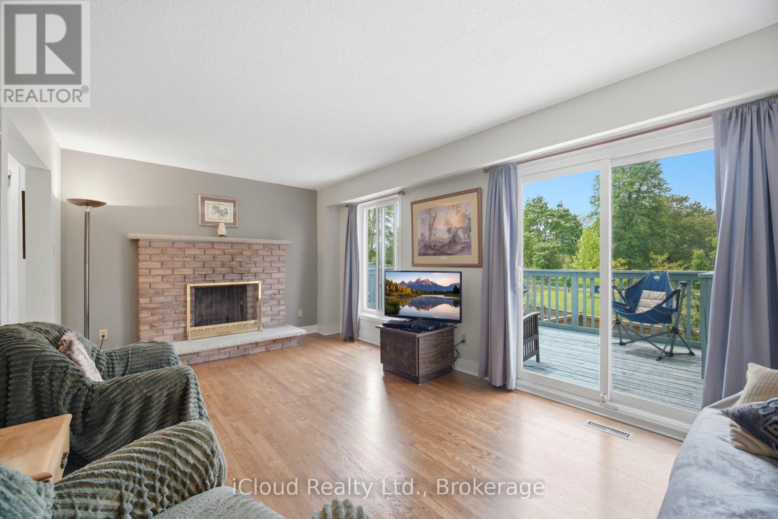 82 ENGLISH STREET - 15