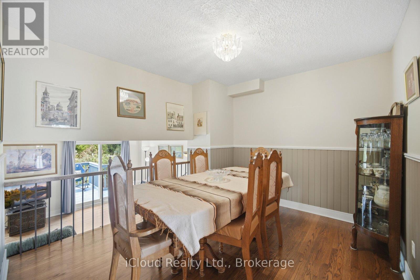 82 ENGLISH STREET - 19