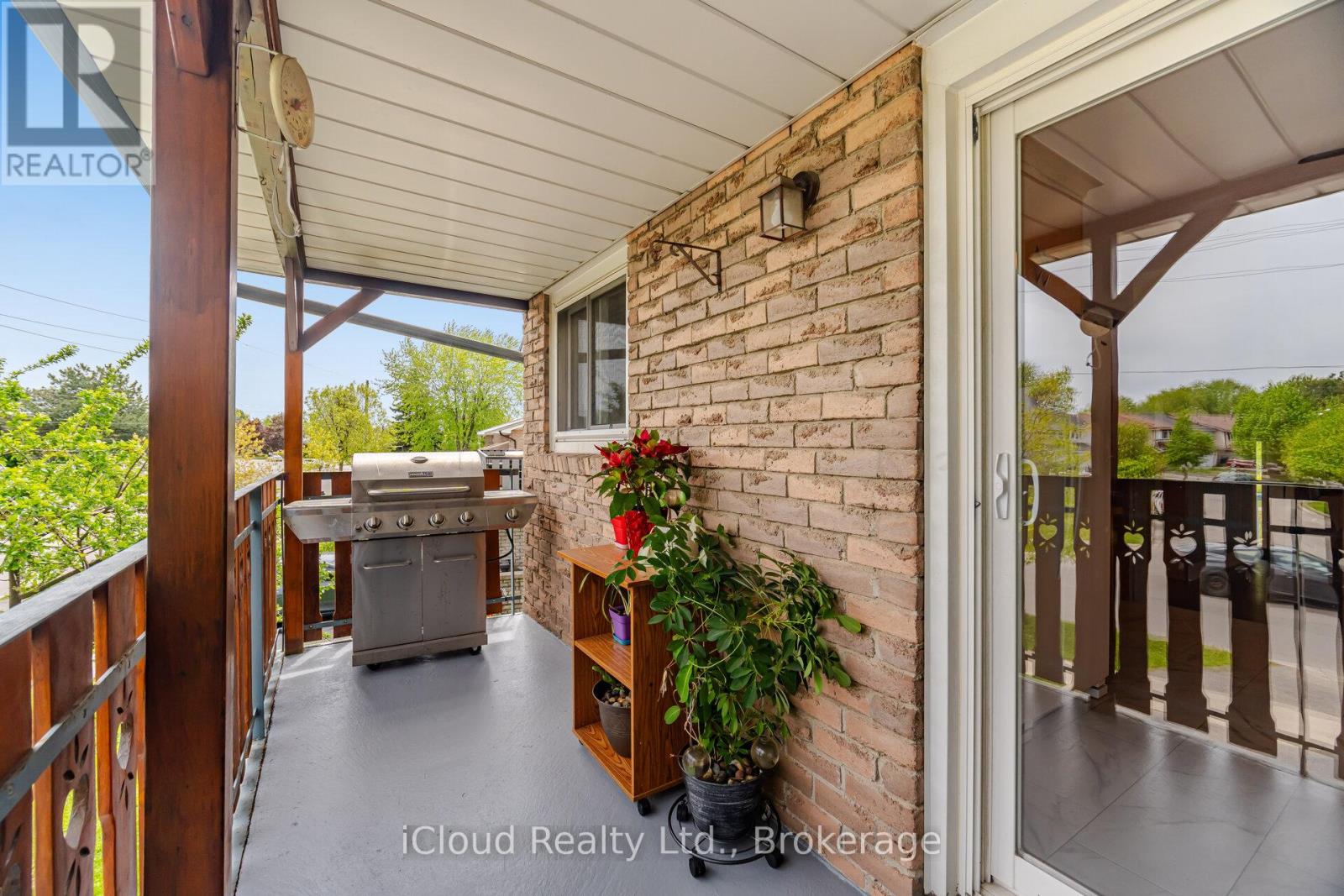 82 ENGLISH STREET - 22