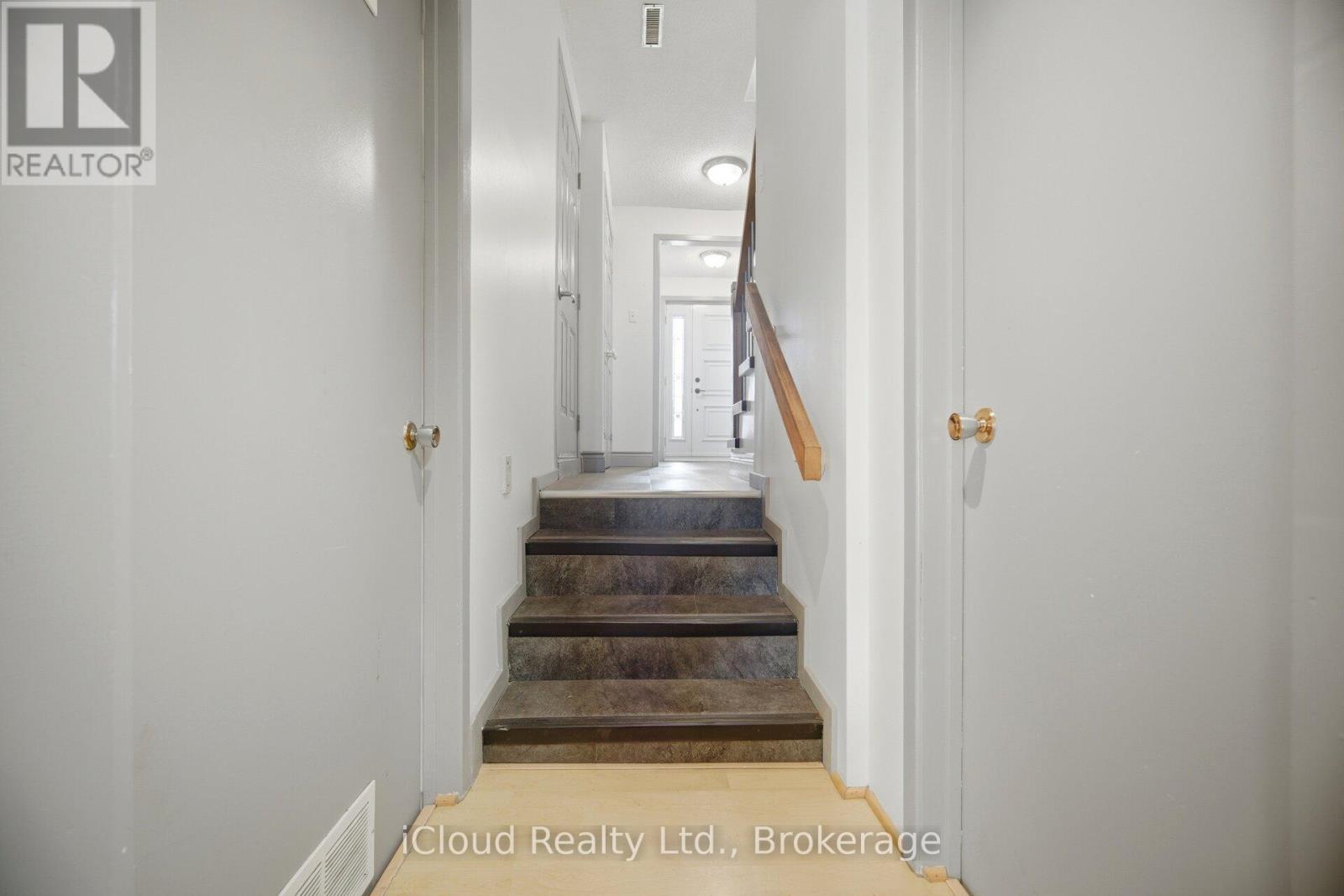 82 ENGLISH STREET - 39
