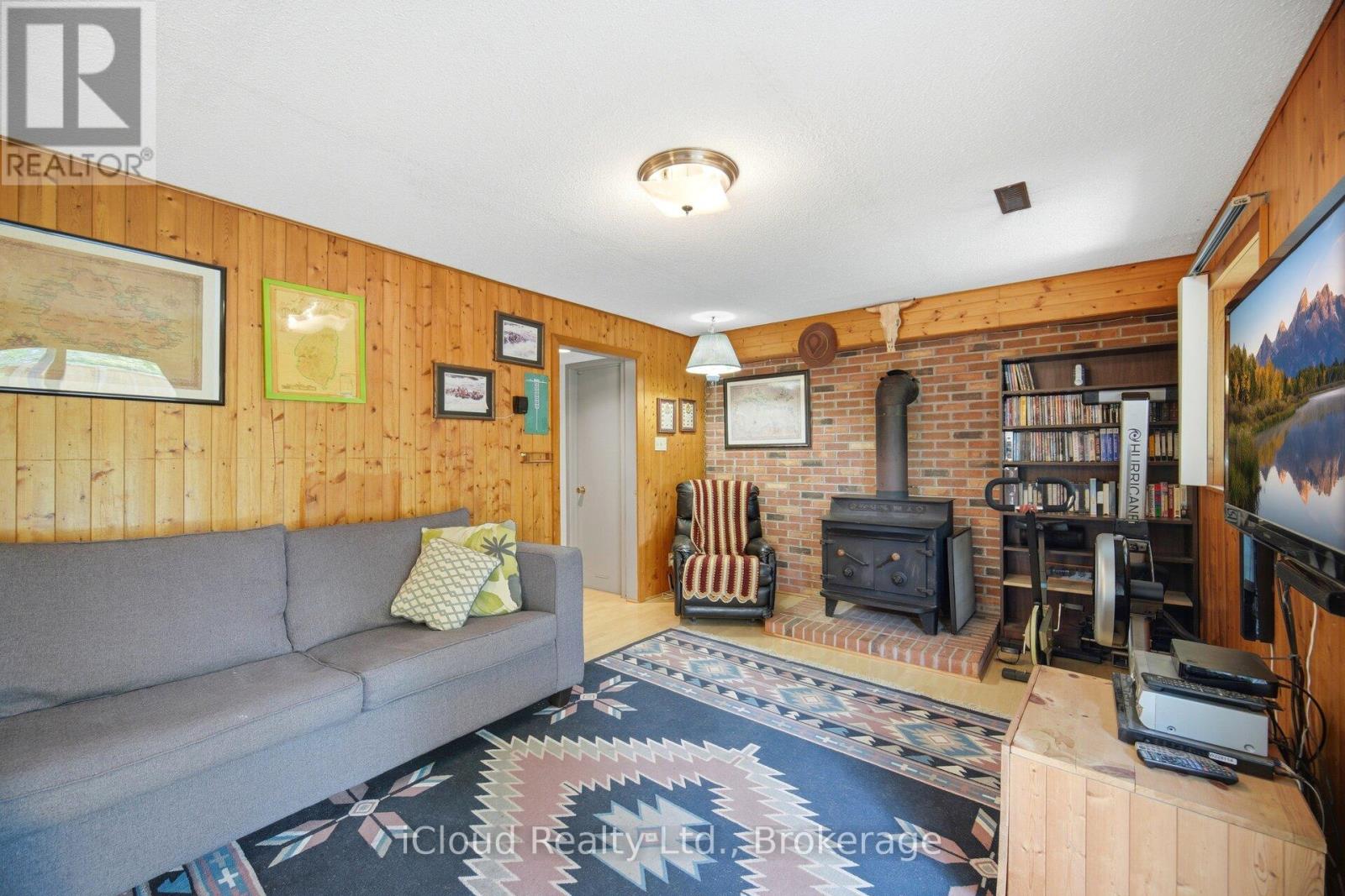 82 ENGLISH STREET - 42