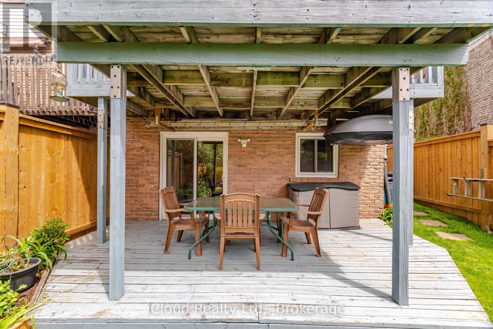 82 ENGLISH STREET - 44