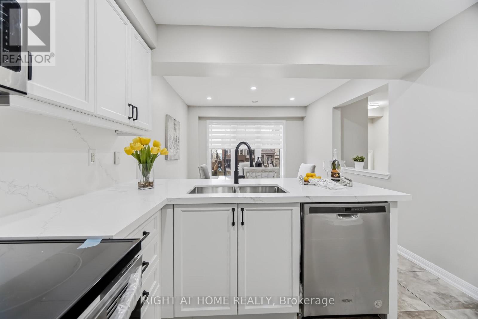 10 VANHORNE CLOSE - 12