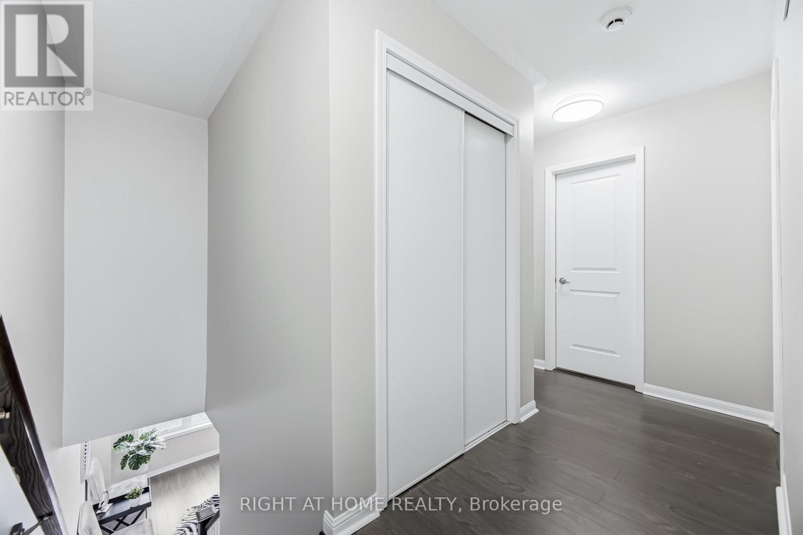 10 VANHORNE CLOSE - 22