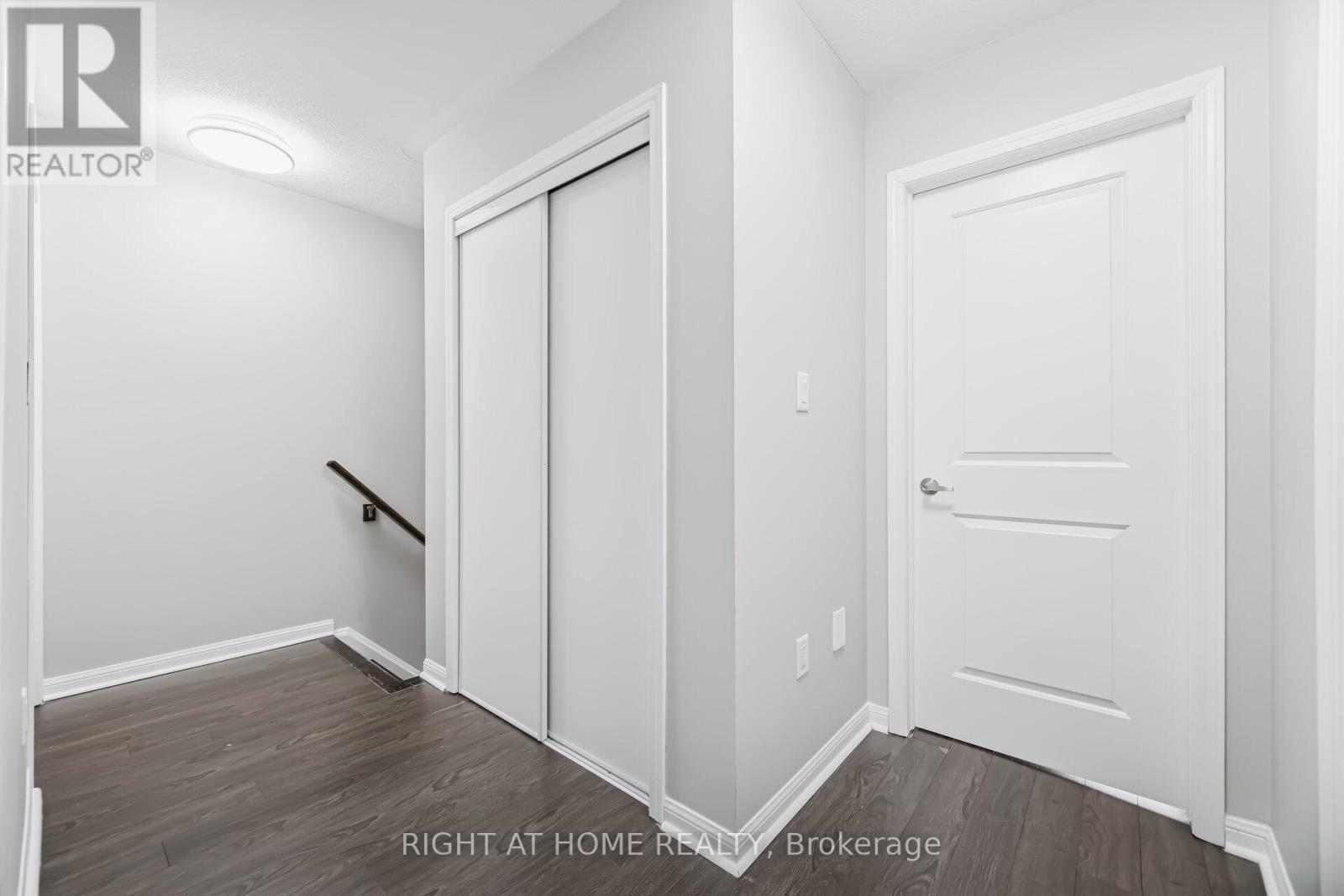 10 VANHORNE CLOSE - 23