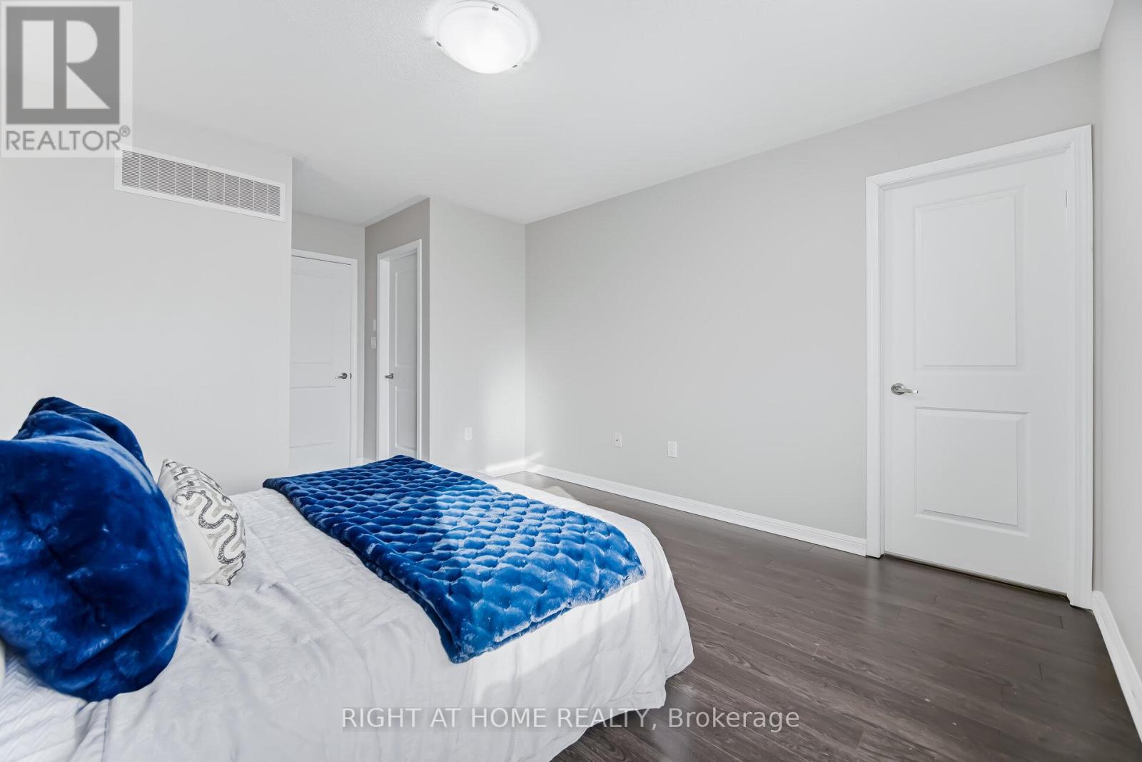 10 VANHORNE CLOSE - 25