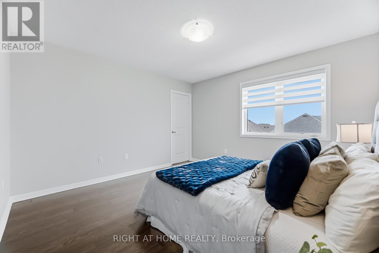 10 VANHORNE CLOSE - 26