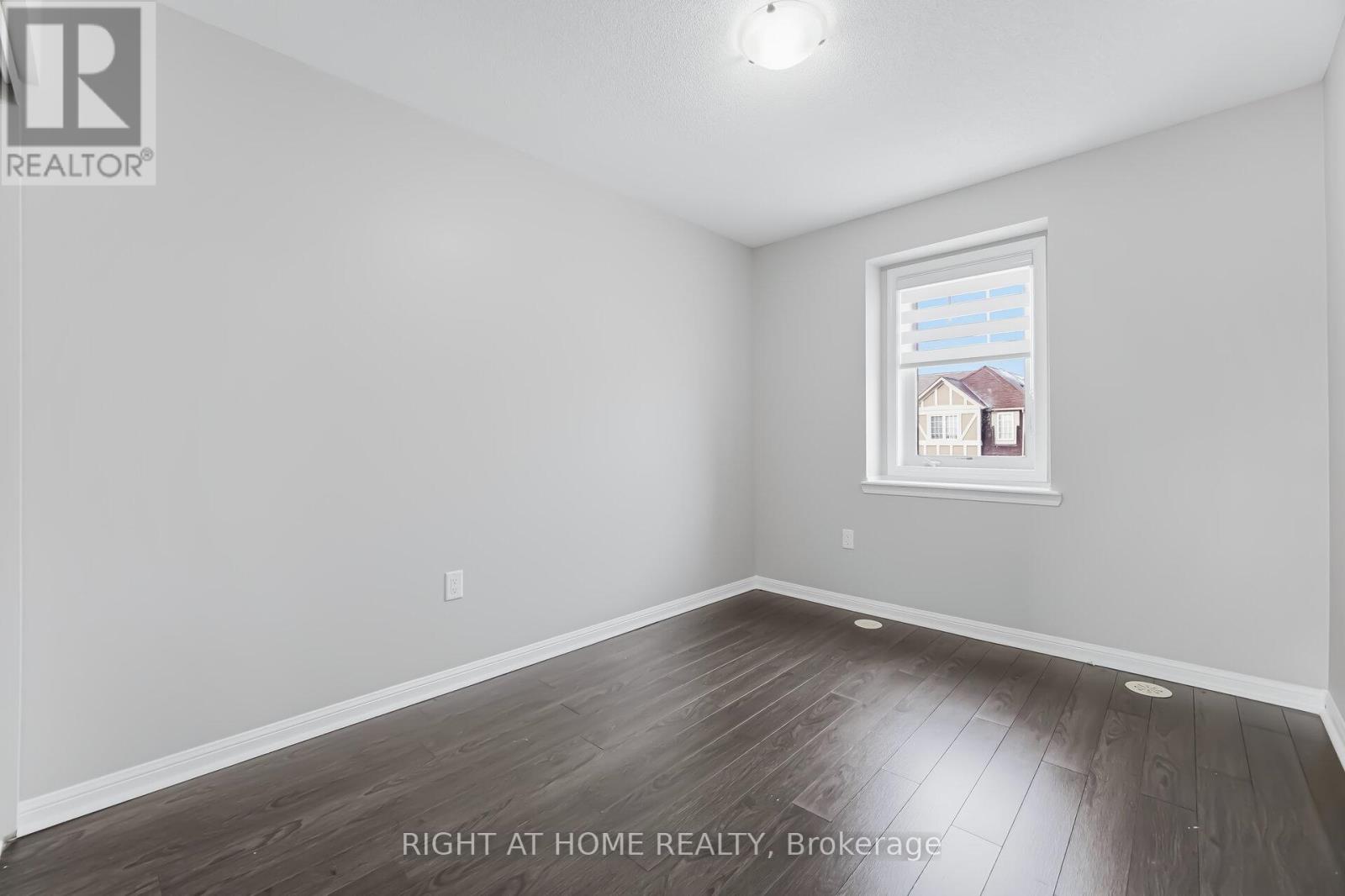 10 VANHORNE CLOSE - 29