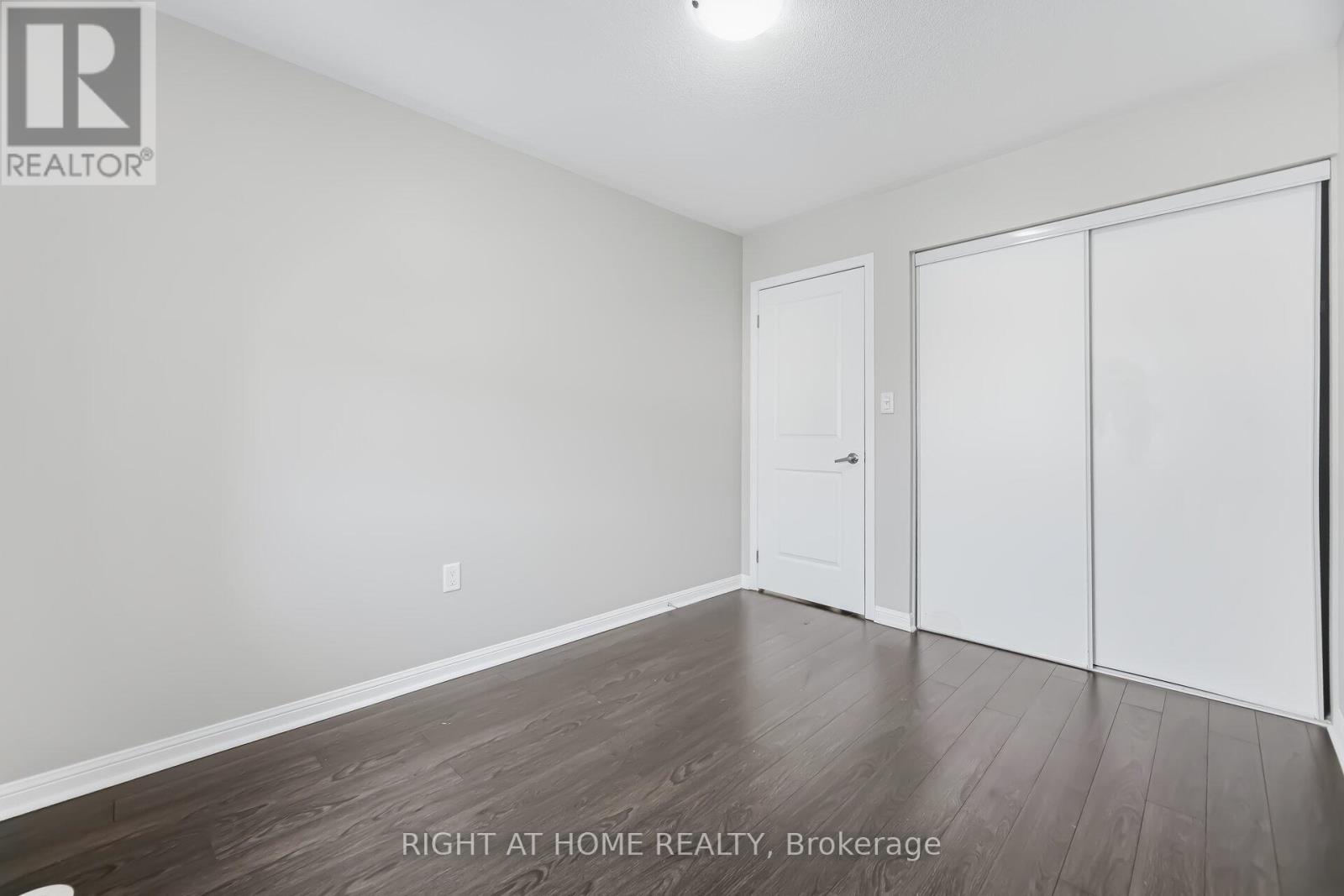 10 VANHORNE CLOSE - 30