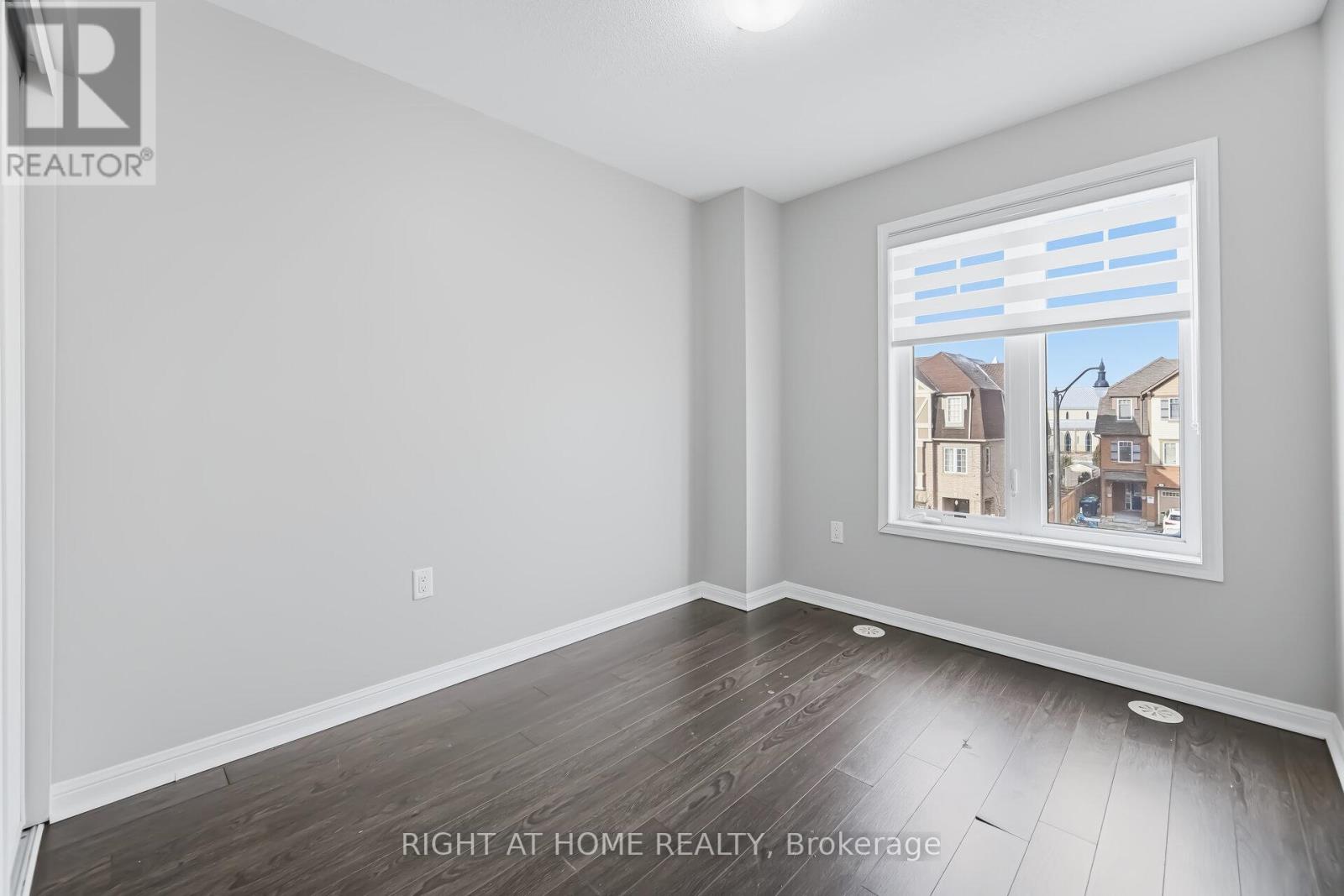 10 VANHORNE CLOSE - 31