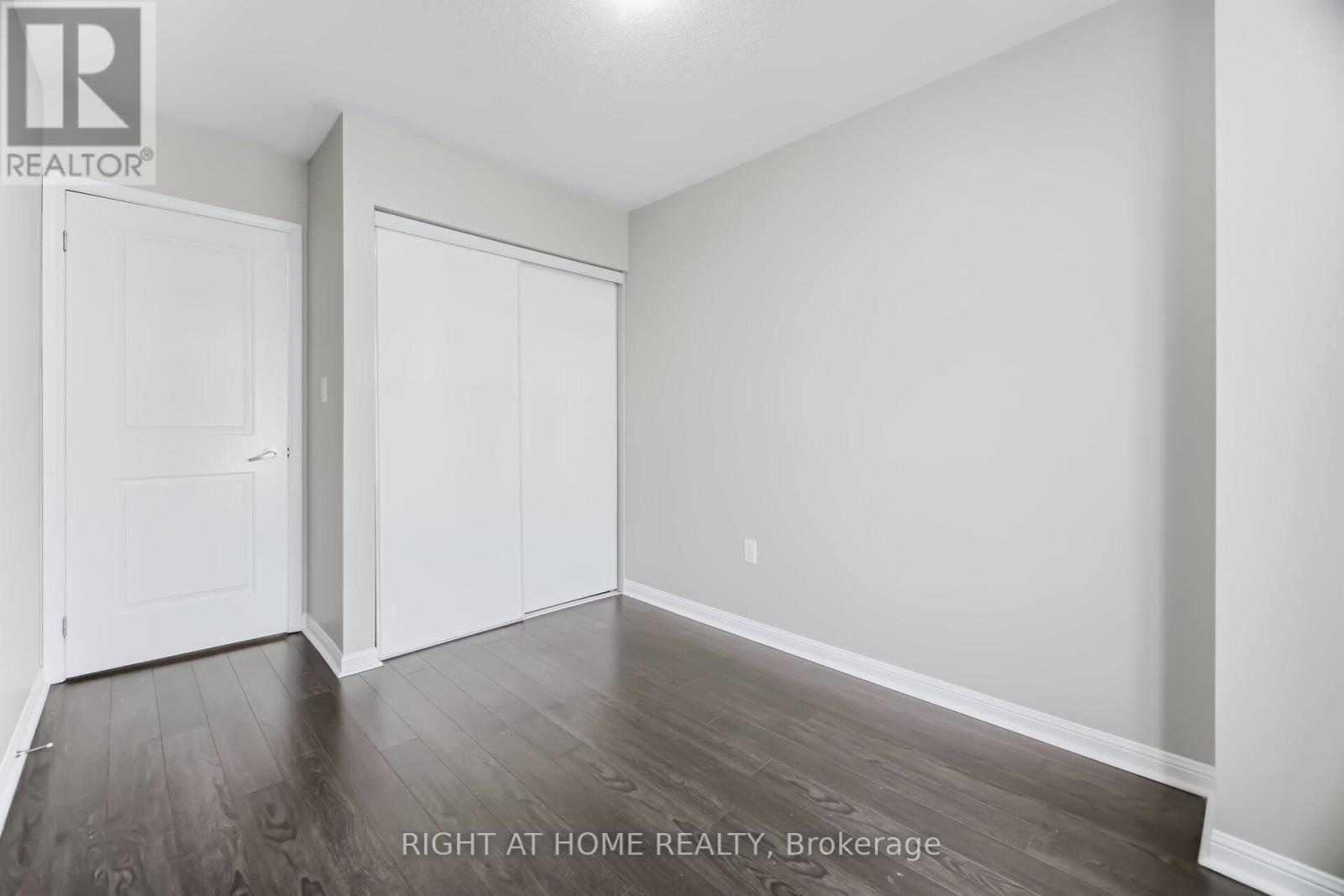 10 VANHORNE CLOSE - 32