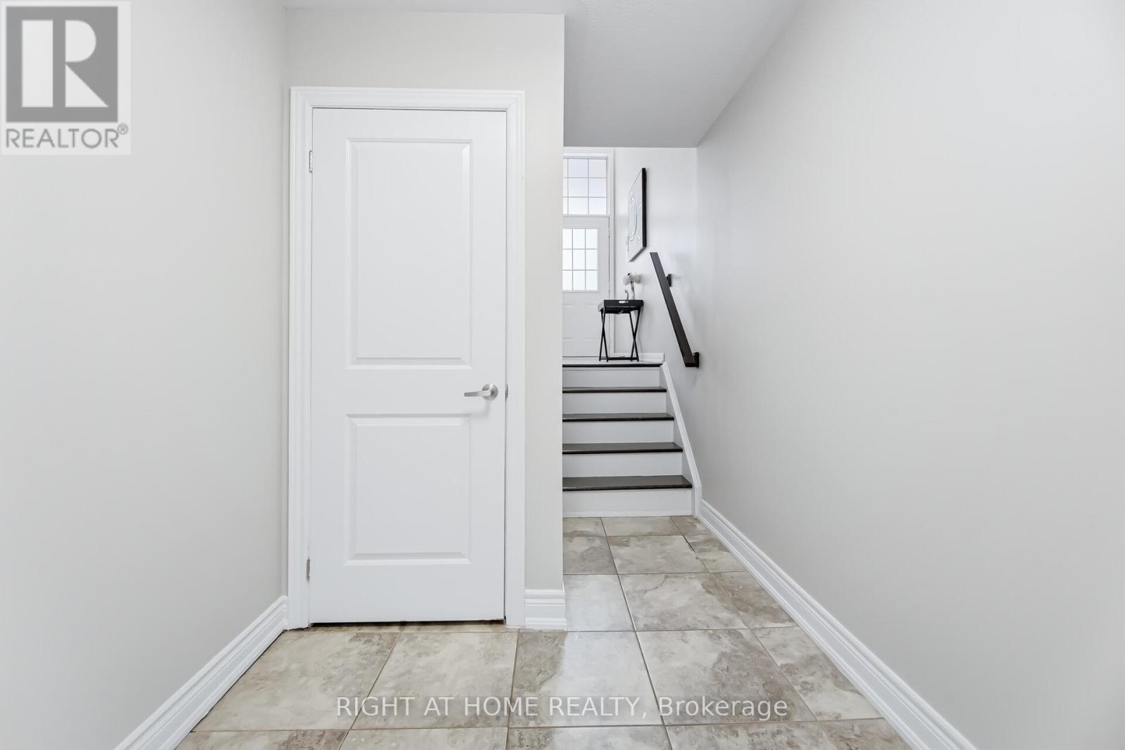 10 VANHORNE CLOSE - 35