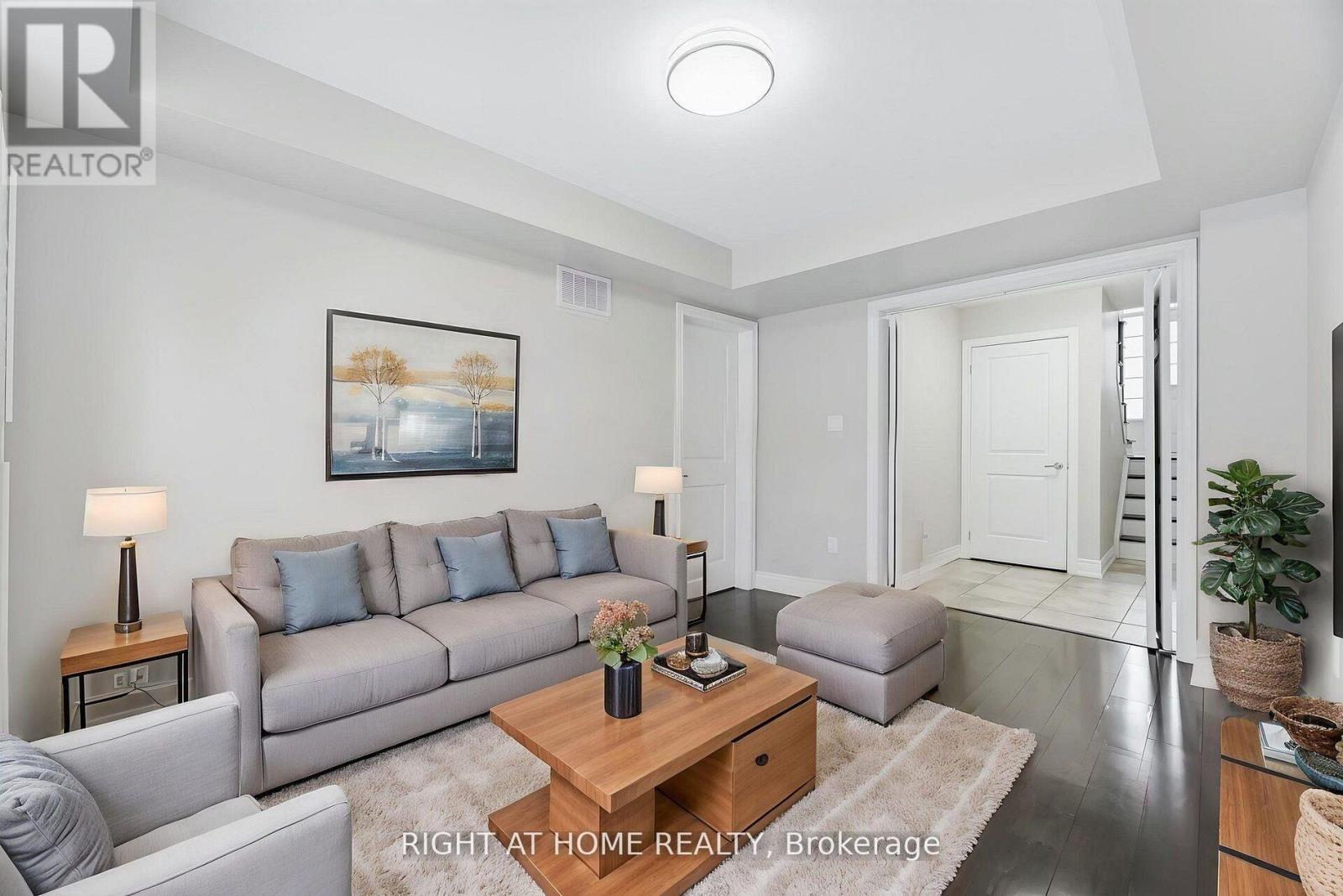 10 VANHORNE CLOSE - 39