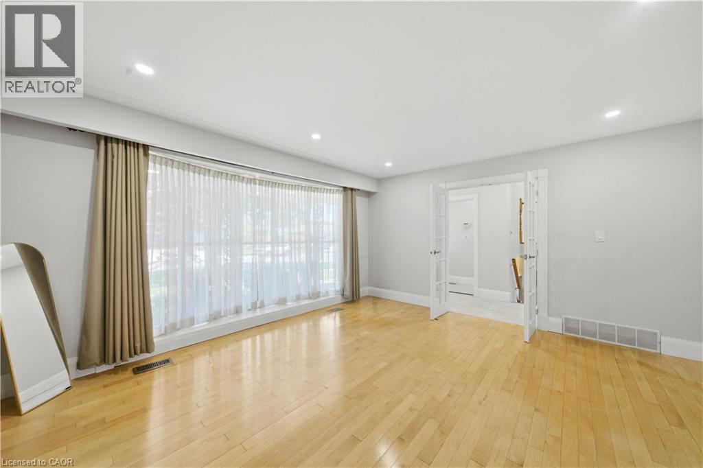 82 STONEY BROOK Drive - 4