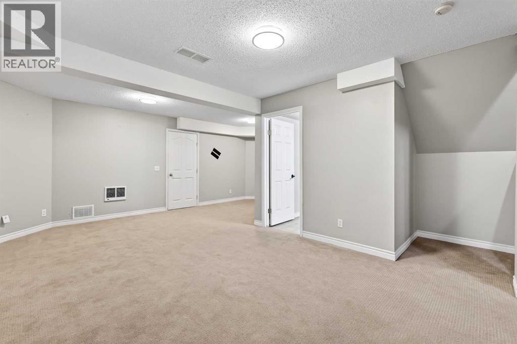 32 Millrise Crescent SW - 33