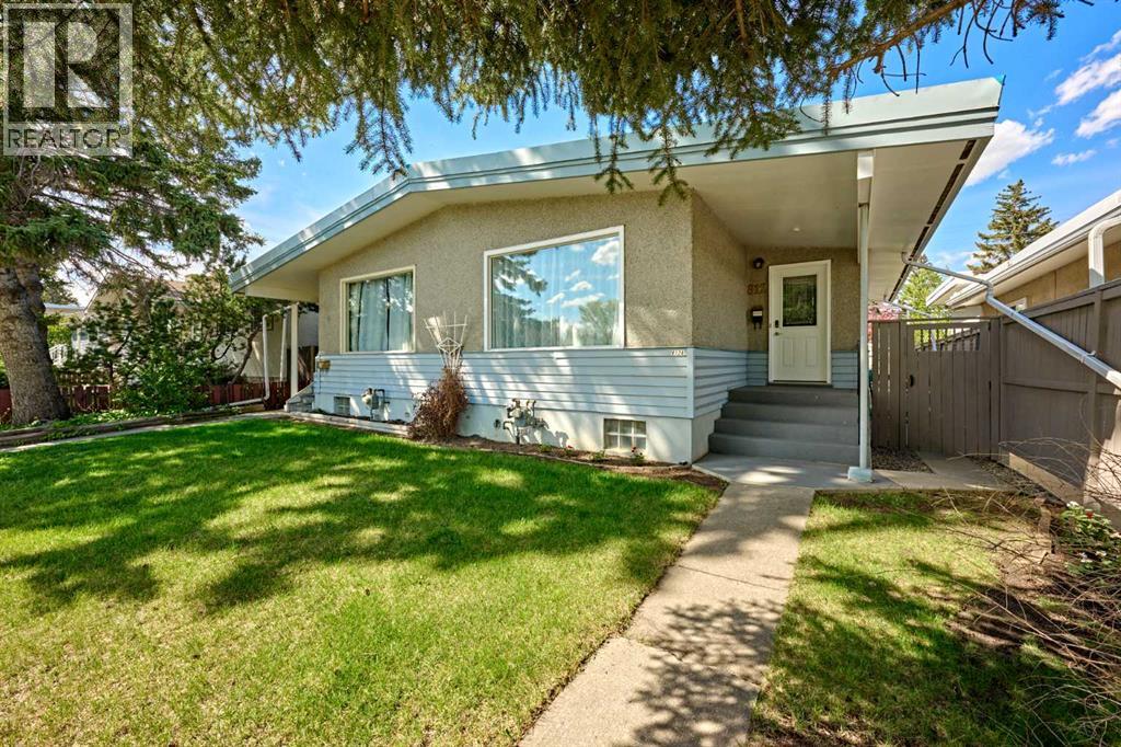 812A 69 Avenue SW - 1