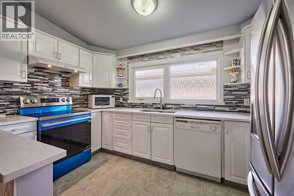 812A 69 Avenue SW - 17