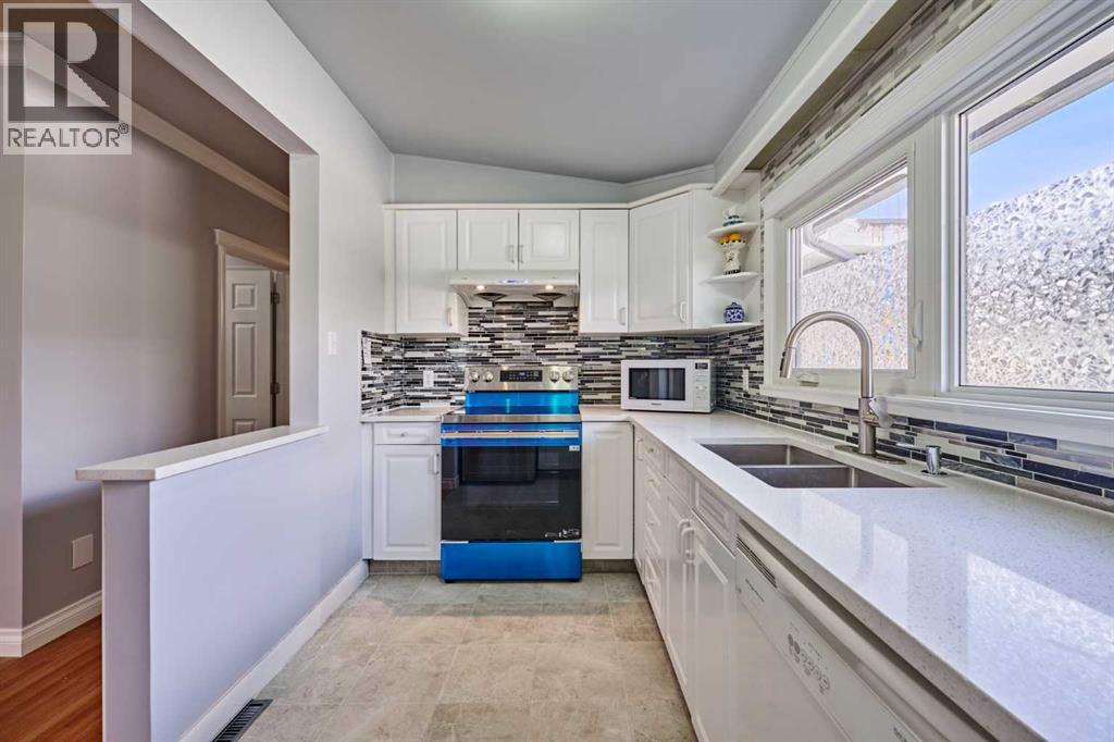 812A 69 Avenue SW - 18
