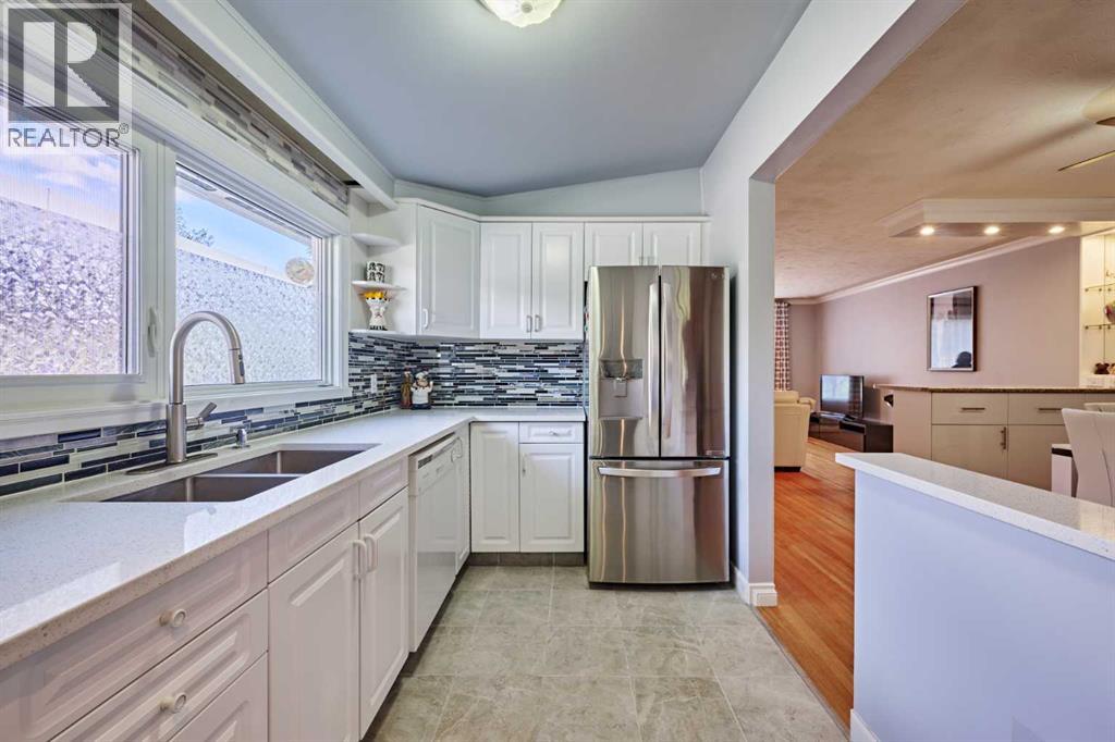 812A 69 Avenue SW - 19