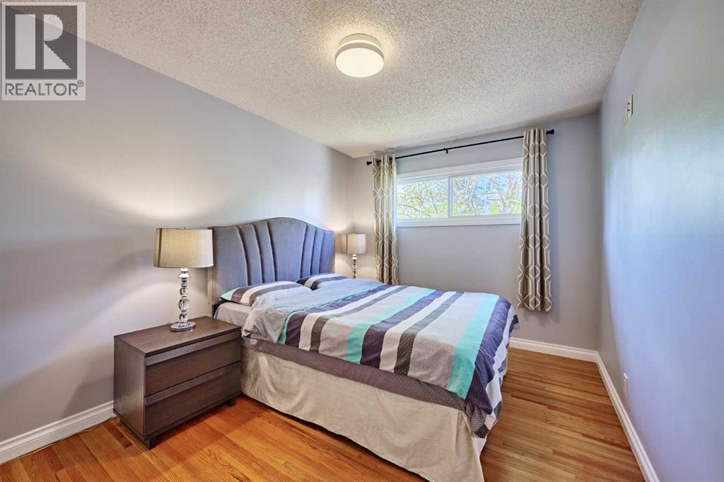 812A 69 Avenue SW - 22