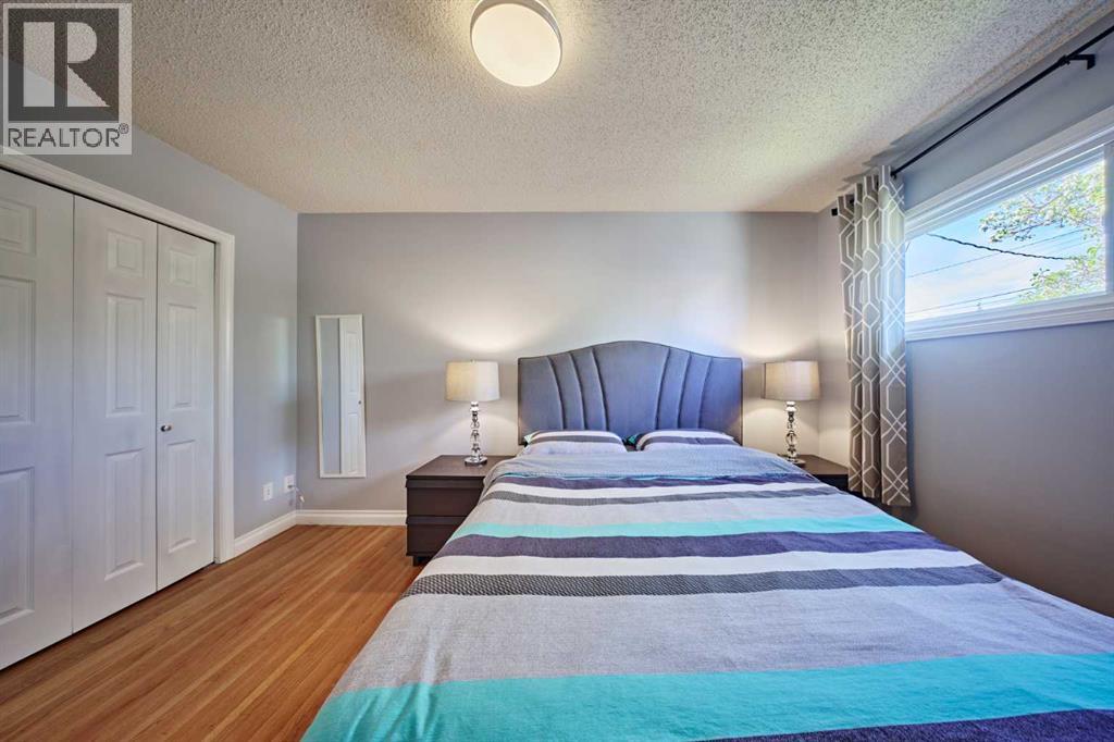 812A 69 Avenue SW - 23