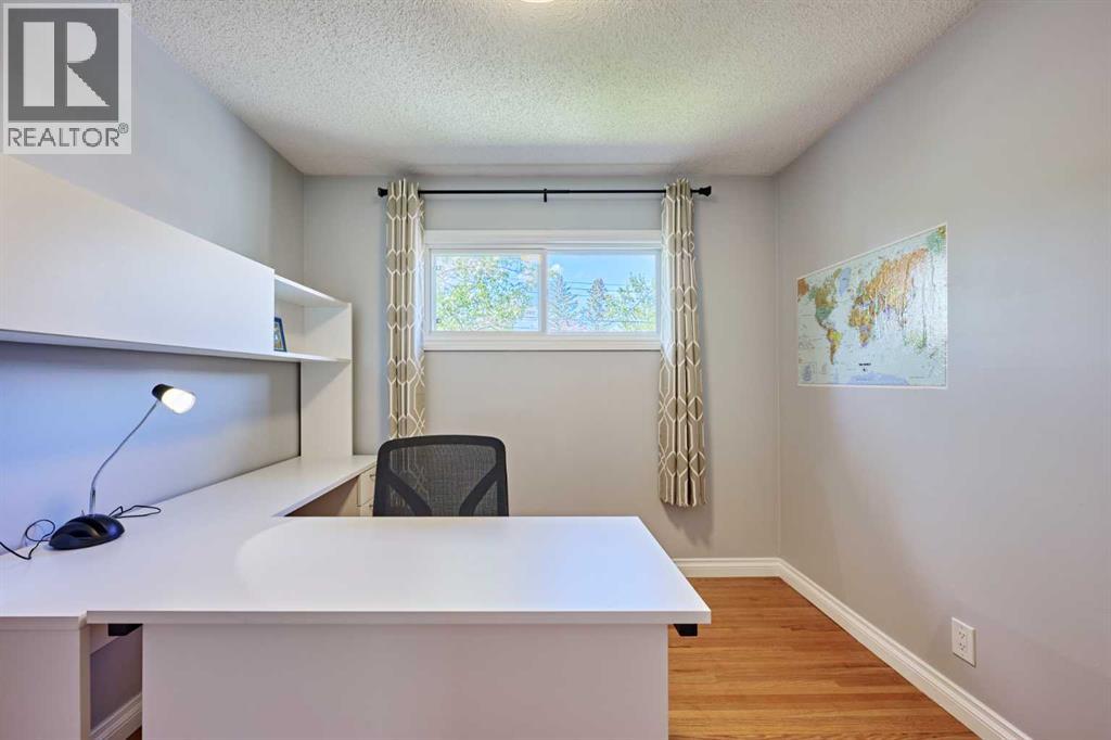 812A 69 Avenue SW - 24