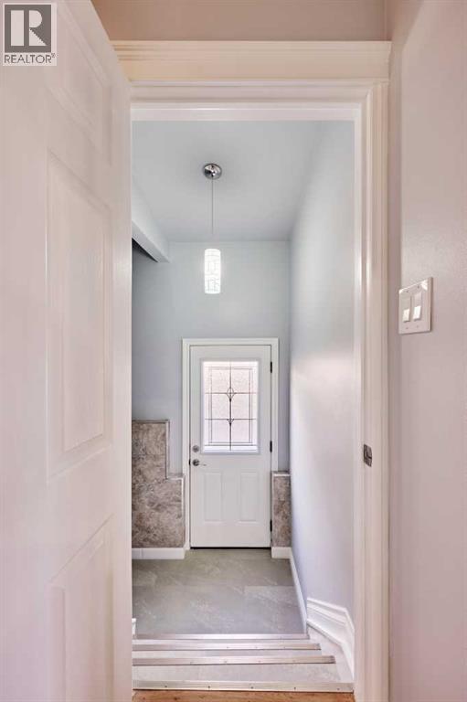 812A 69 Avenue SW - 27