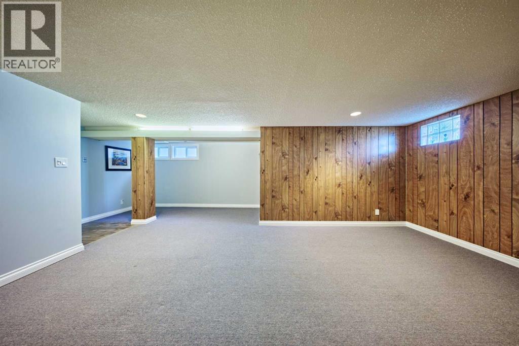 812A 69 Avenue SW - 30