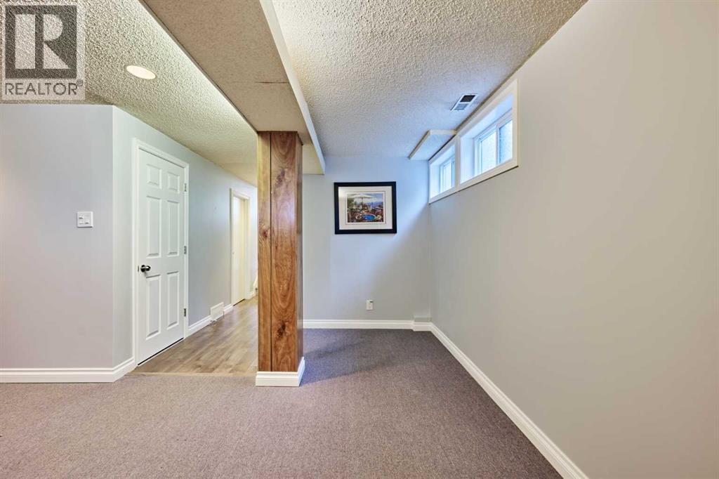 812A 69 Avenue SW - 33