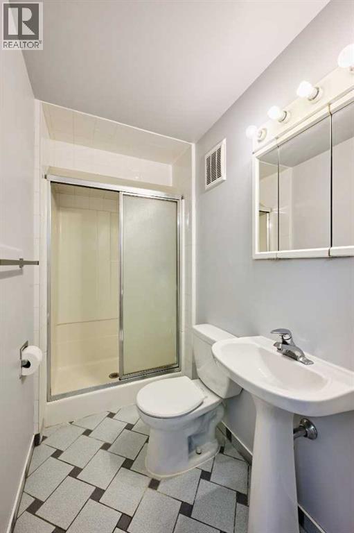 812A 69 Avenue SW - 37