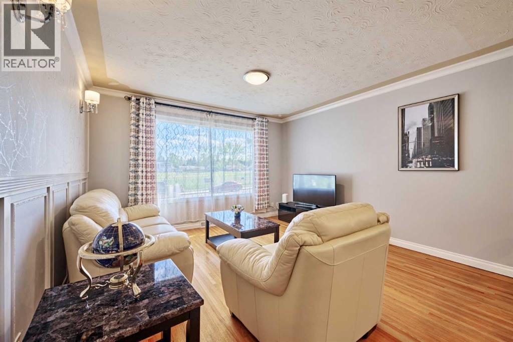812A 69 Avenue SW - 4