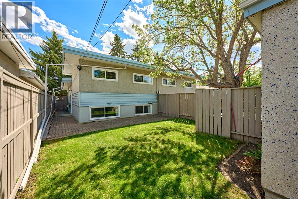 812A 69 Avenue SW - 41