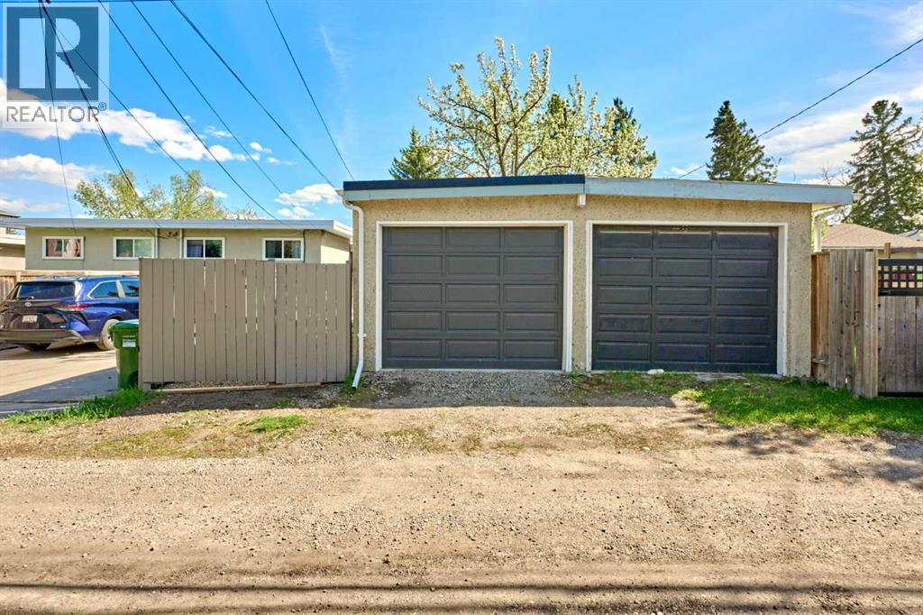 812A 69 Avenue SW - 42