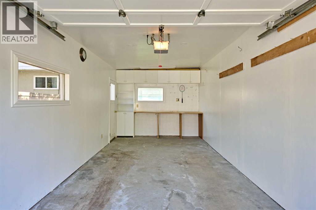 812A 69 Avenue SW - 43